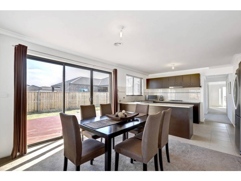 13 Gautam Grove, Melton West VIC 3337