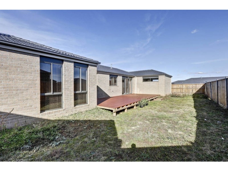 13 Gautam Grove, Melton West VIC 3337