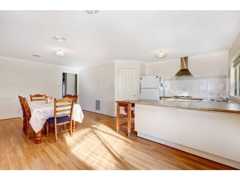 10 Waterford Way, Melton West VIC 3337