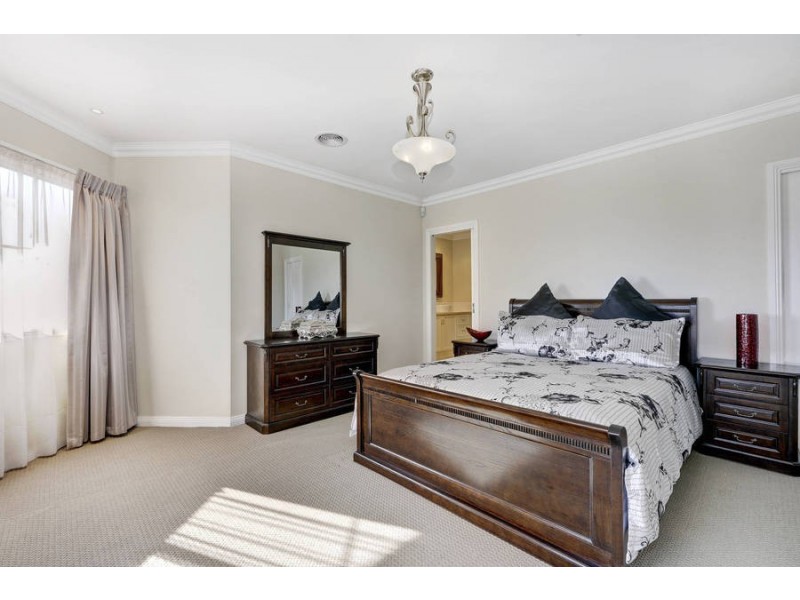 21 Parris Avenue, Melton West VIC 3337