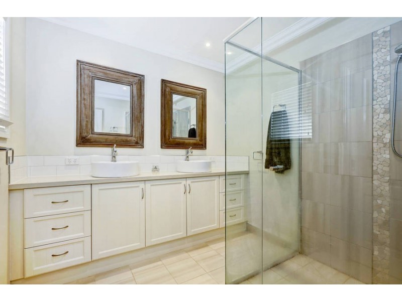 21 Parris Avenue, Melton West VIC 3337