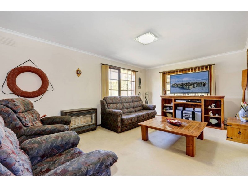 104 Hilton Way, Melton West VIC 3337