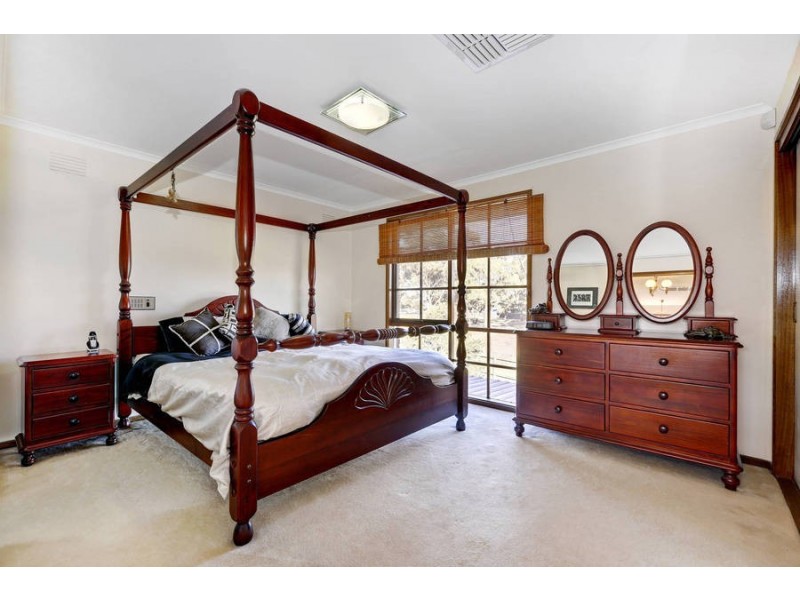 104 Hilton Way, Melton West VIC 3337