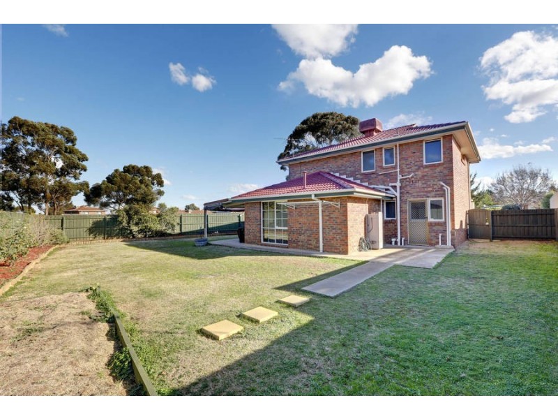 104 Hilton Way, Melton West VIC 3337