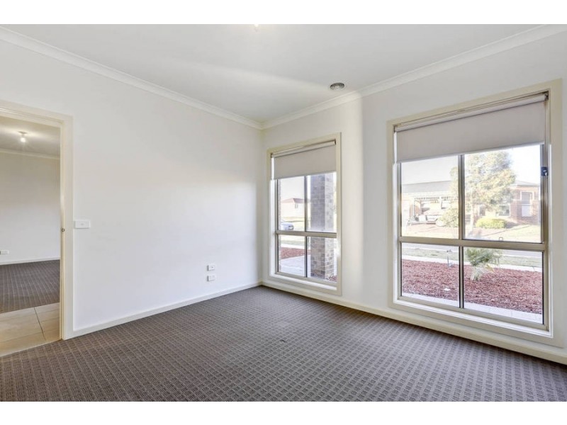 1/6 Woodland Rise, Melton West VIC 3337