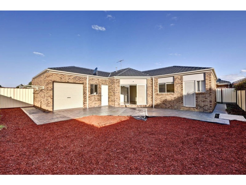 1/6 Woodland Rise, Melton West VIC 3337