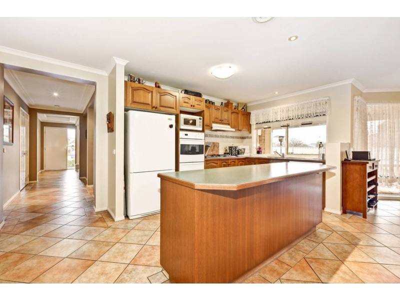 3 McIvor Court, Melton West VIC 3337