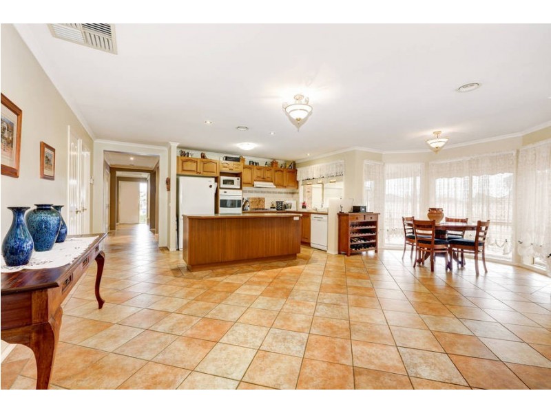 3 McIvor Court, Melton West VIC 3337