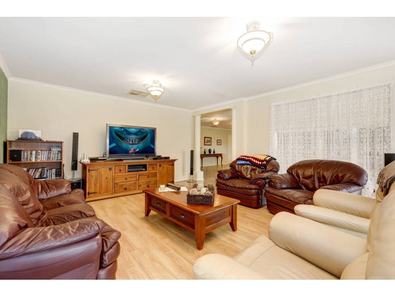 3 McIvor Court, Melton West VIC 3337