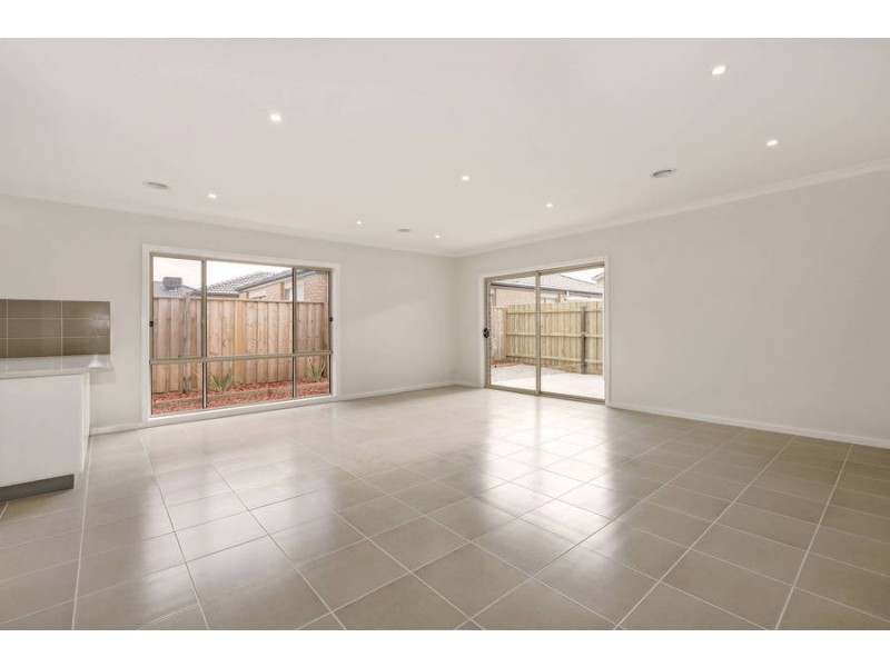 19 Leuca Avenue, Brookfield VIC 3338