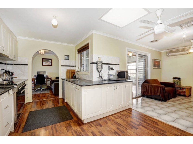 12 Coventry Place, Melton South VIC 3338