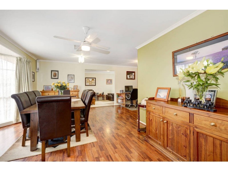 12 Coventry Place, Melton South VIC 3338