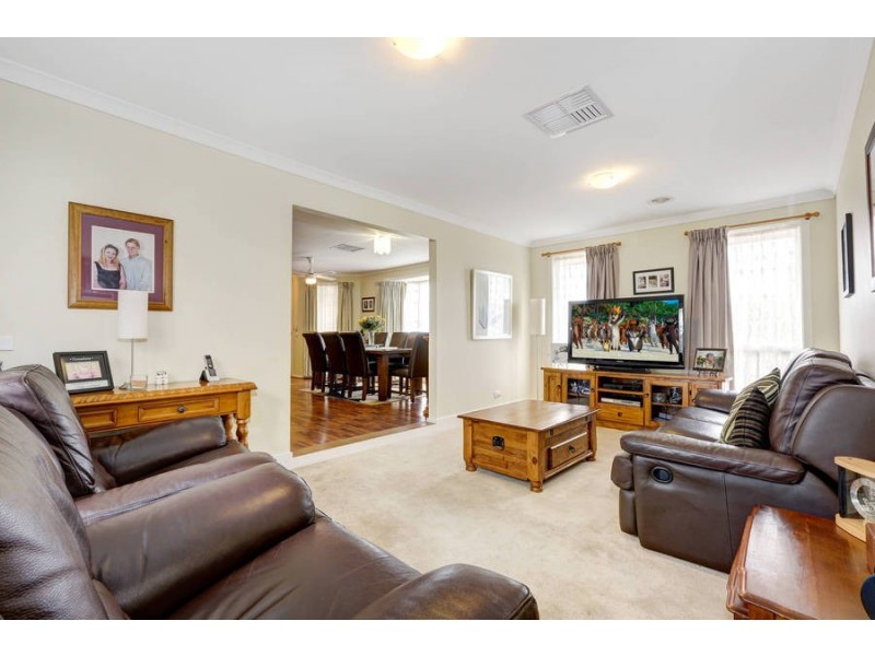 12 Coventry Place, Melton South VIC 3338