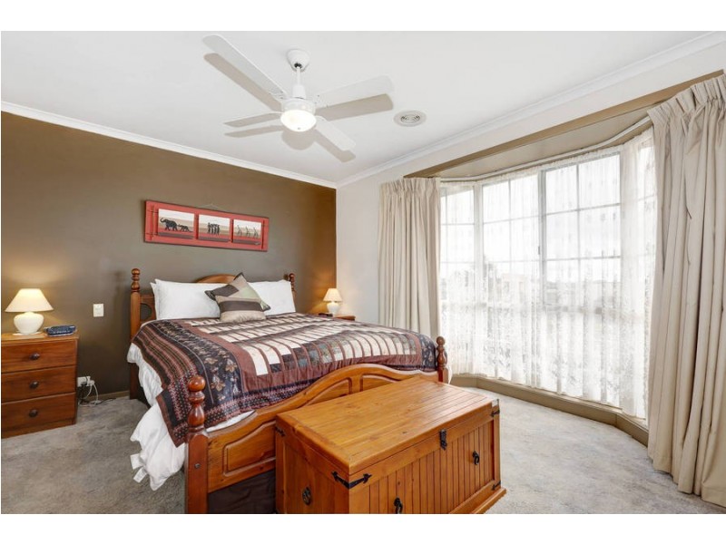 12 Coventry Place, Melton South VIC 3338