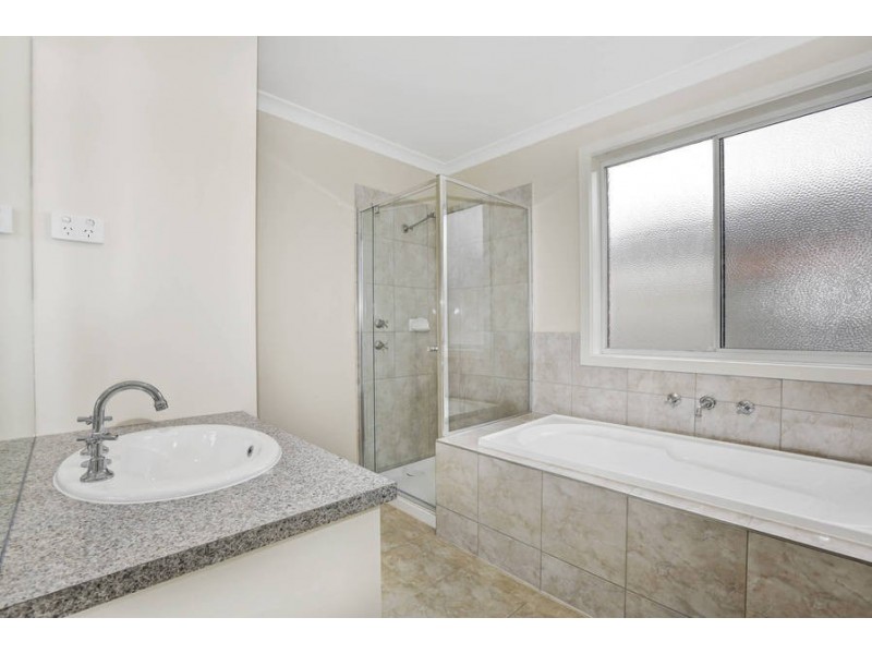 17 Clare Street, Brookfield VIC 3338