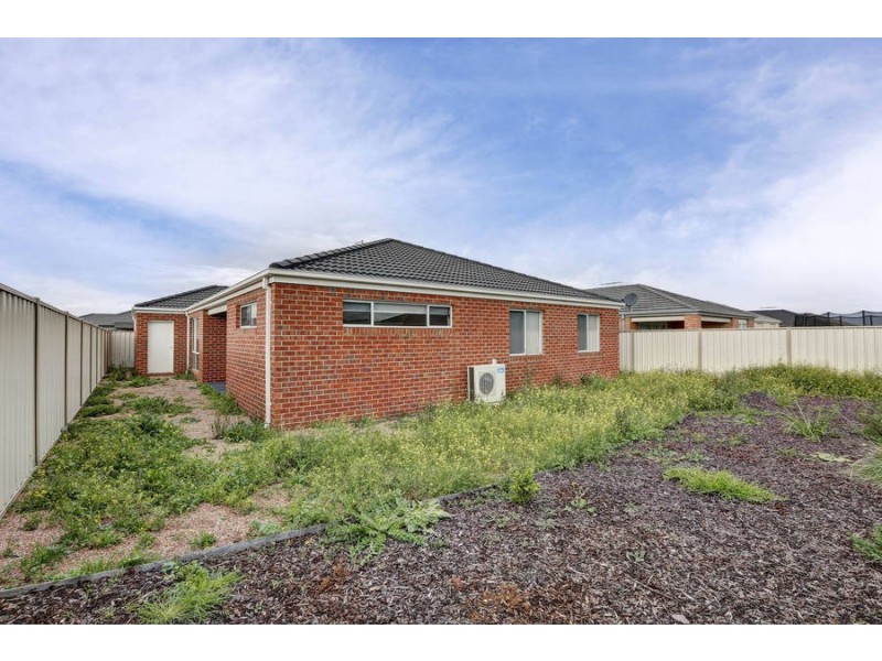 17 Clare Street, Brookfield VIC 3338