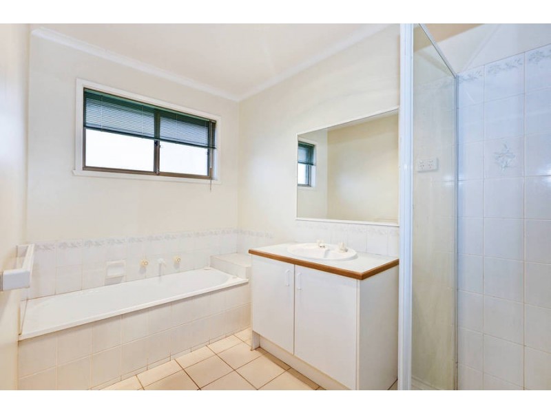 25 Wilson Road, Melton South VIC 3338