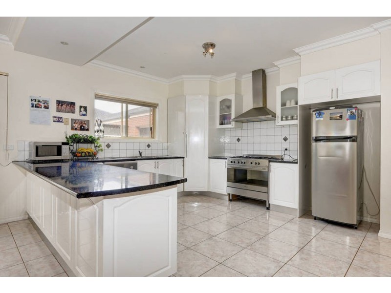 20 Scarborough Crescent, Melton West VIC 3337