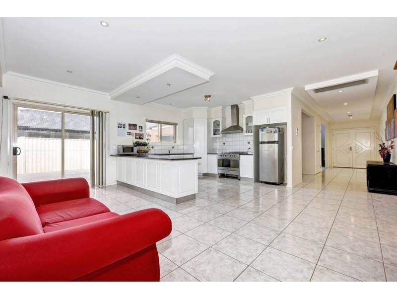 20 Scarborough Crescent, Melton West VIC 3337