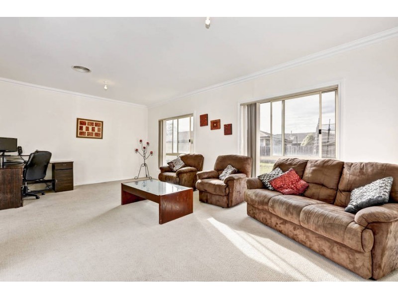 20 Scarborough Crescent, Melton West VIC 3337