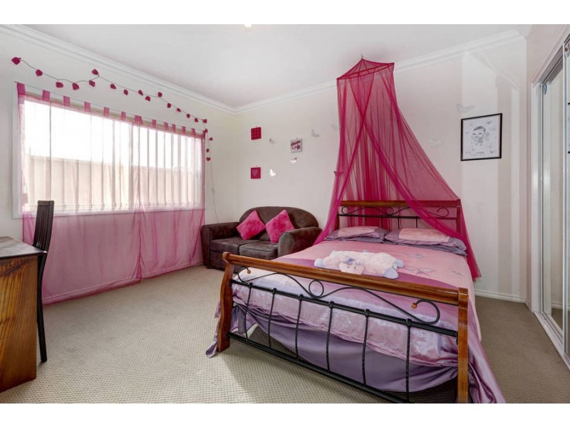 20 Scarborough Crescent, Melton West VIC 3337