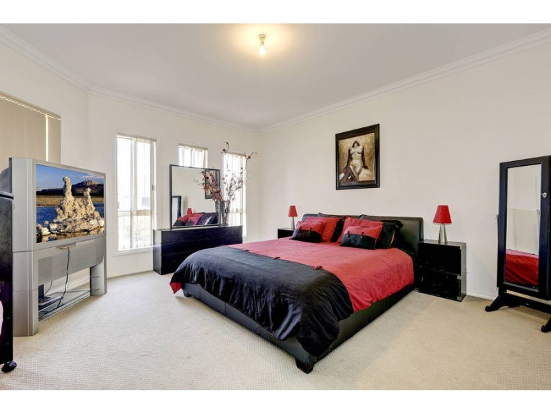 20 Scarborough Crescent, Melton West VIC 3337