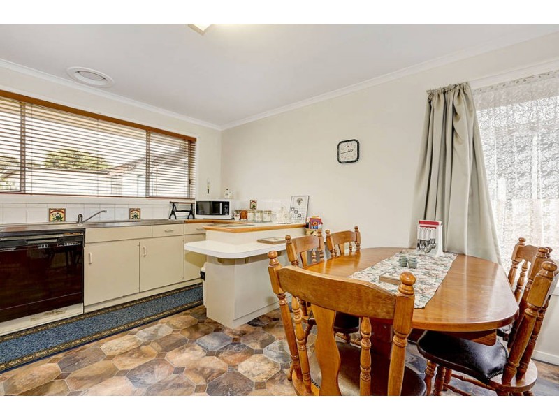 15 Brixton Place, Melton VIC 3337