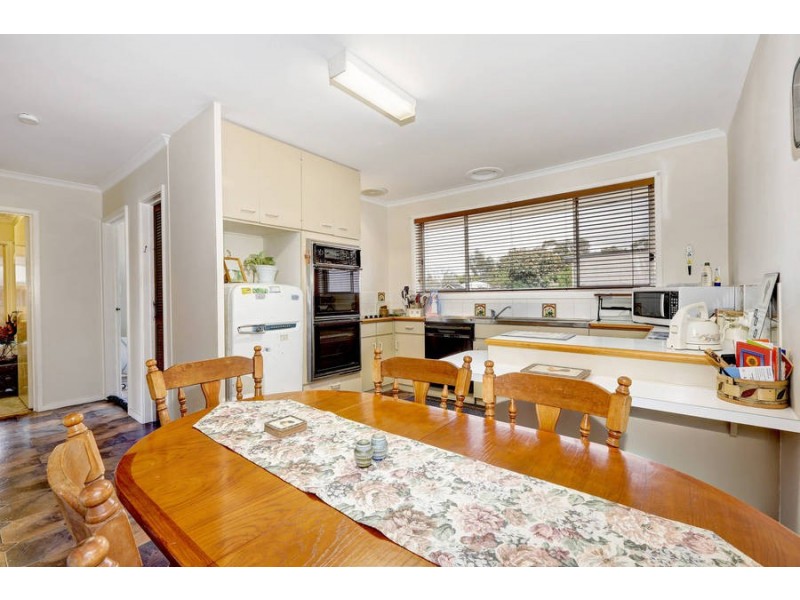 15 Brixton Place, Melton VIC 3337