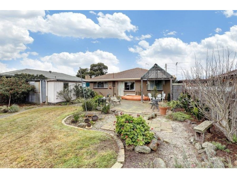 15 Brixton Place, Melton VIC 3337