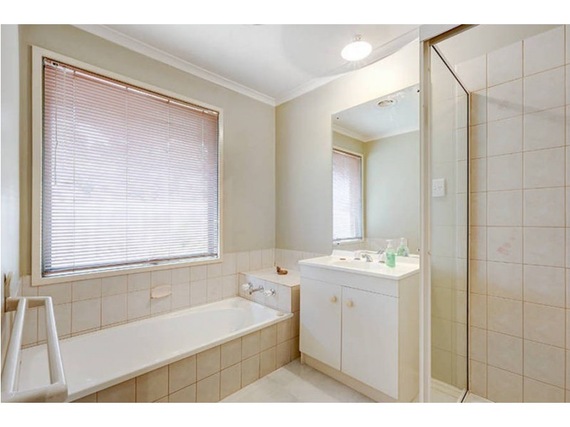 34 Trethowan Avenue, Melton West VIC 3337