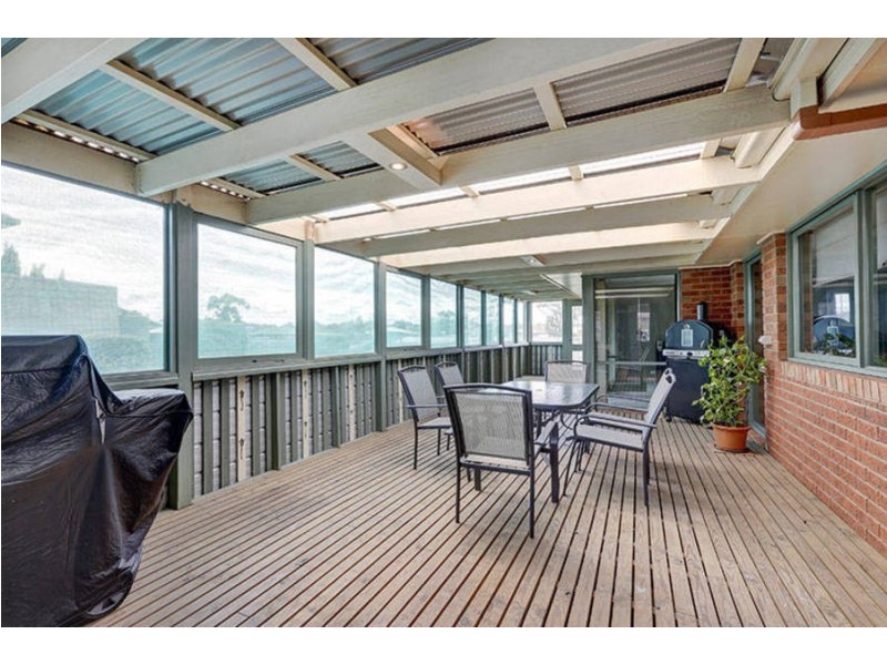 34 Trethowan Avenue, Melton West VIC 3337