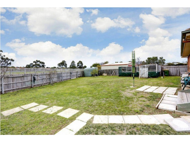 34 Trethowan Avenue, Melton West VIC 3337