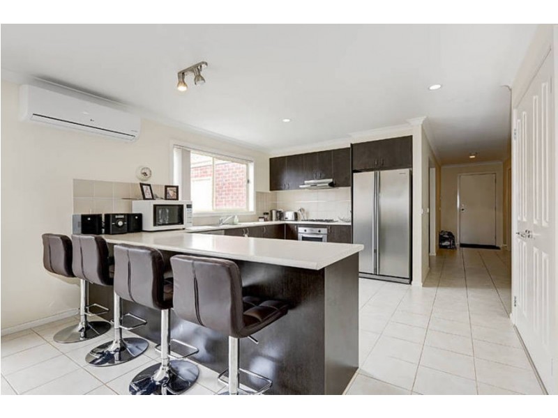 21 Carlyon Close, Melton West VIC 3337