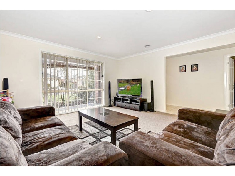 21 Carlyon Close, Melton West VIC 3337