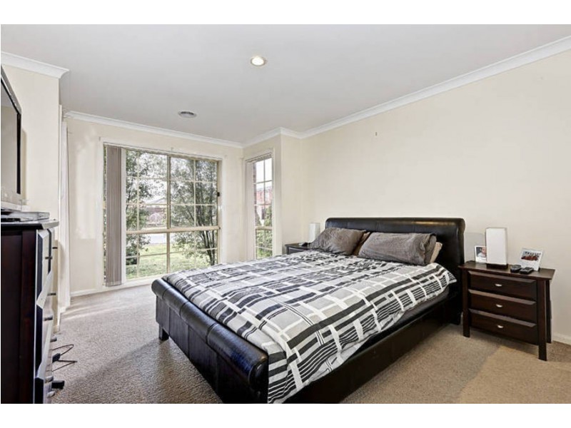 21 Carlyon Close, Melton West VIC 3337