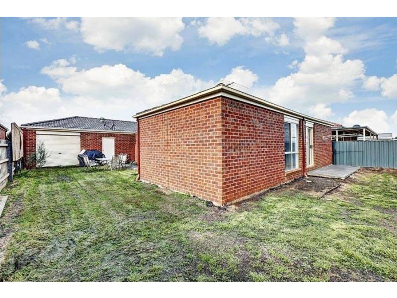 21 Carlyon Close, Melton West VIC 3337