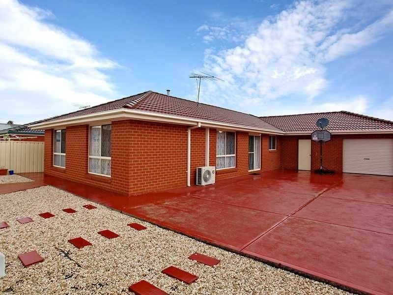 8 Thomasz Place, Kurunjang VIC 3337