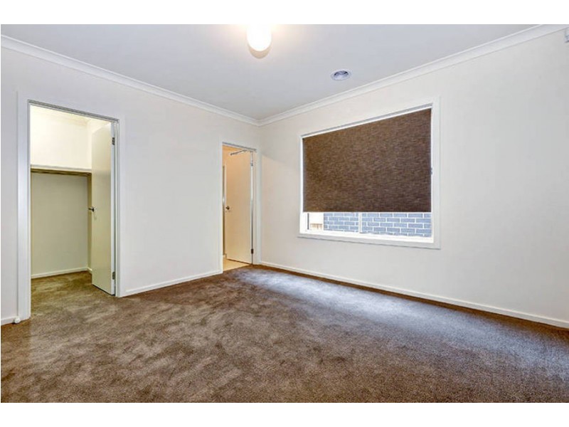 24 Ravida Avenue, Melton West VIC 3337