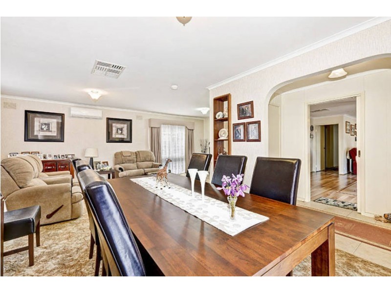 21 McKinnon Court, Melton West VIC 3337