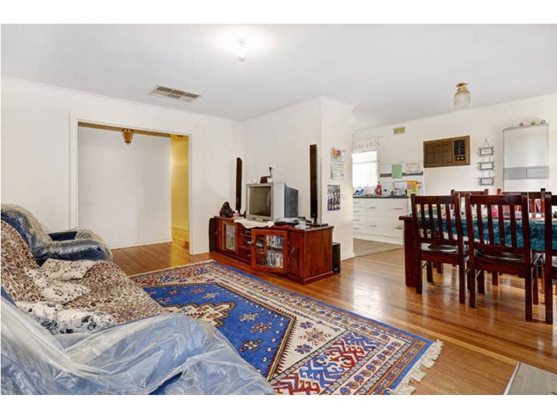 14 Sturt Road, Melton South VIC 3338