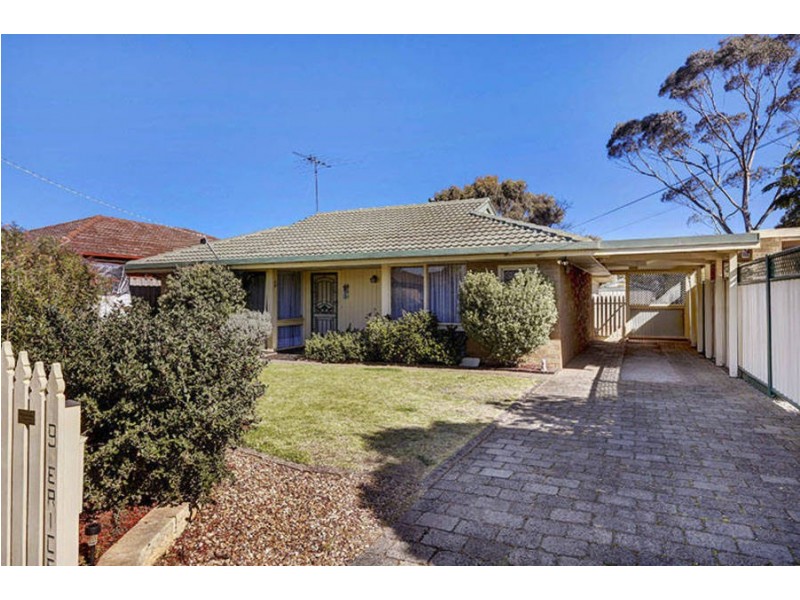 9 Waratah Street, Melton South VIC 3338