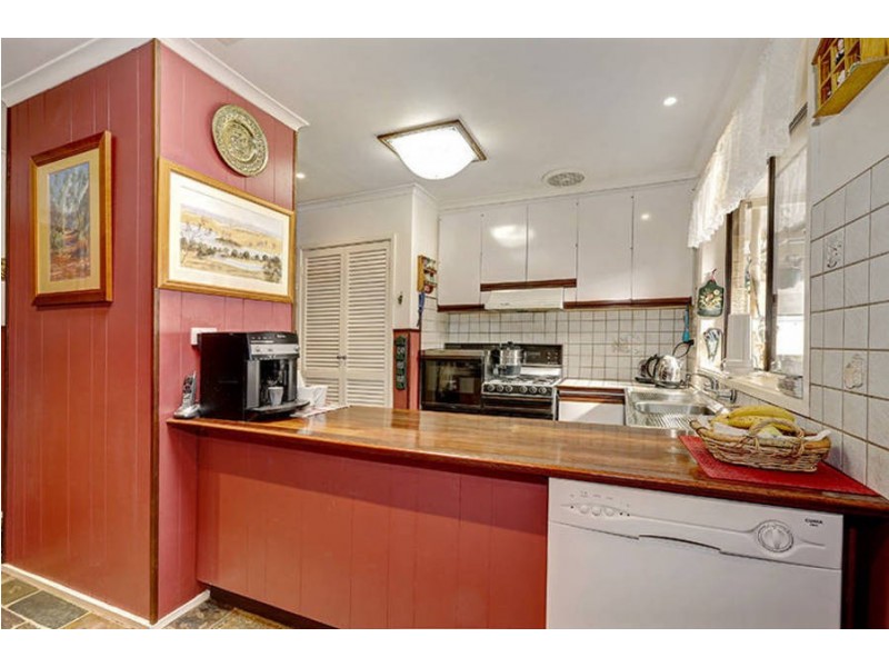 9 Waratah Street, Melton South VIC 3338