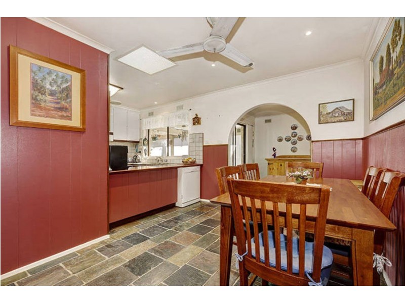 9 Waratah Street, Melton South VIC 3338