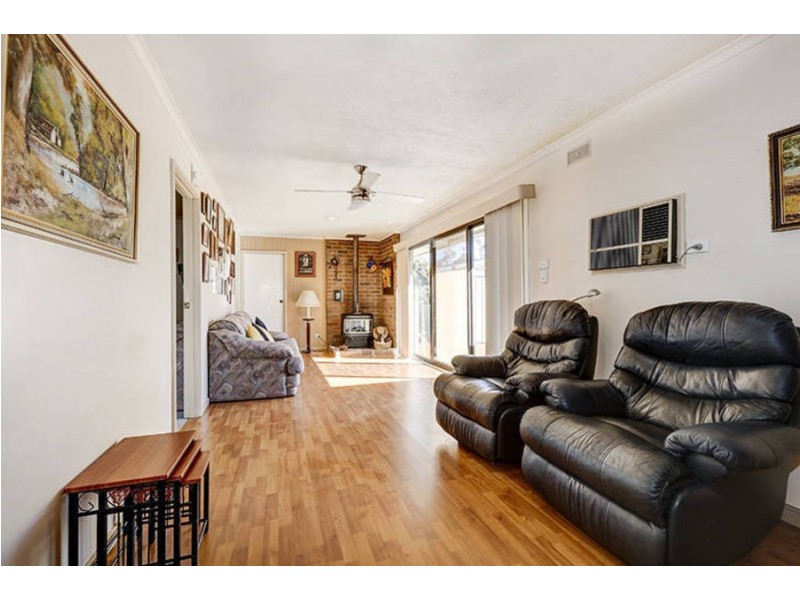 9 Waratah Street, Melton South VIC 3338