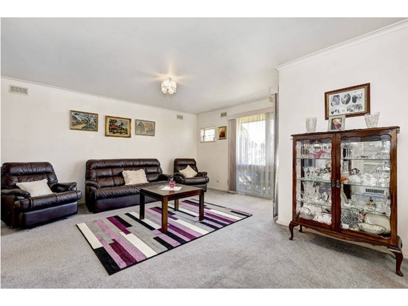 9 Waratah Street, Melton South VIC 3338