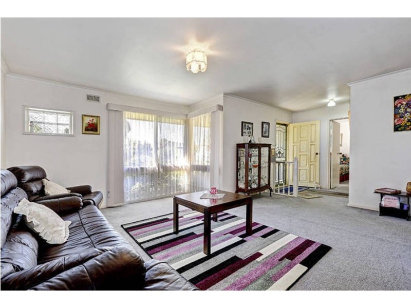 9 Waratah Street, Melton South VIC 3338