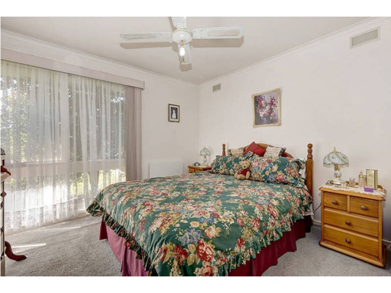 9 Waratah Street, Melton South VIC 3338