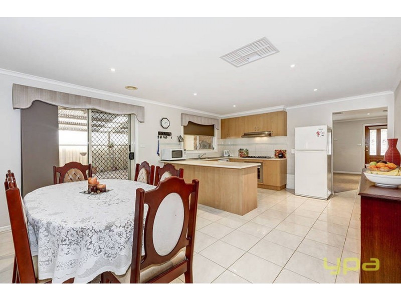 15 Sugarberry Rise, Melton West VIC 3337