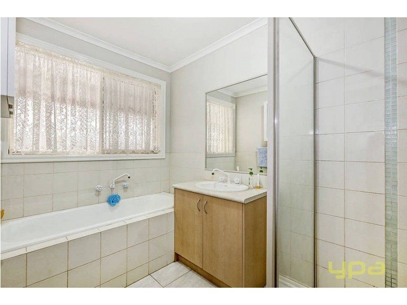 15 Sugarberry Rise, Melton West VIC 3337