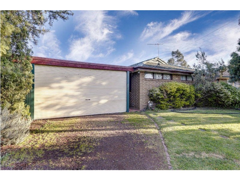 12 Lawson Road, Melton South VIC 3338
